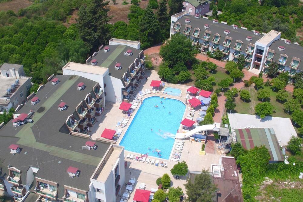 Beralisa Family Garden Resort 高纳克 外观 照片